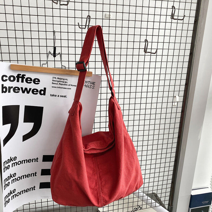 Sac à bandoulière femme en toile, grand volume, élégant et pratique. Accessoire mode décontracté.