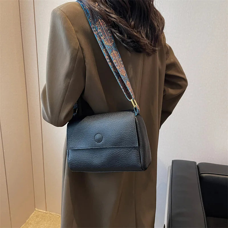 Sac à bandoulière prune en similicuir, spacieux et confortable pour femme