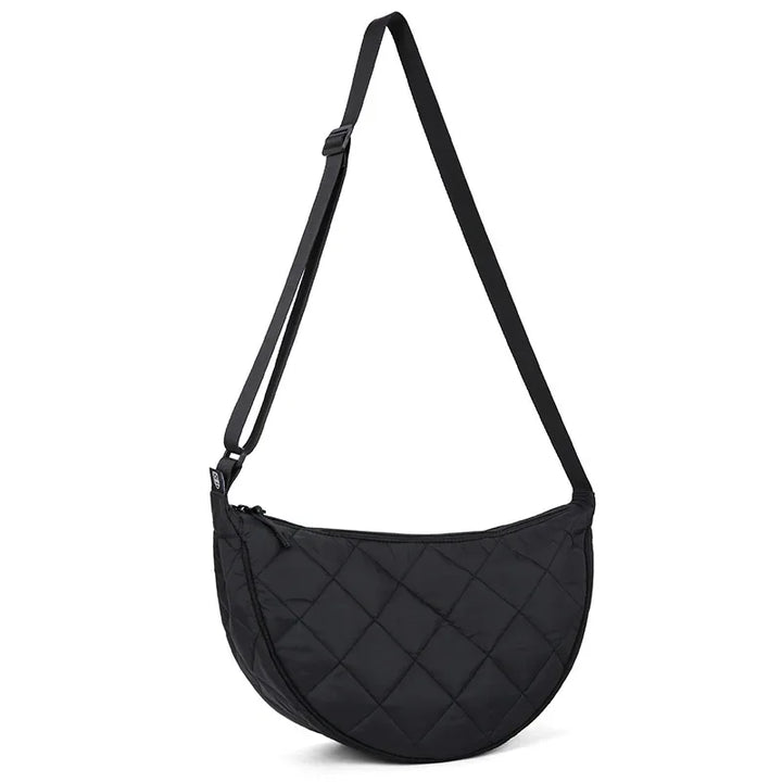 Besace femme grand format, matelassé et léger, accessoire polyvalent et chic pour toute tenue. Un sac élégant.