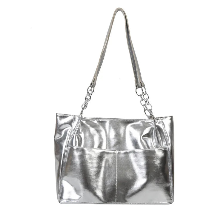 Sac d'épaule argenté brillant, grand format pour femme, design moderne et élégant en similicuir.