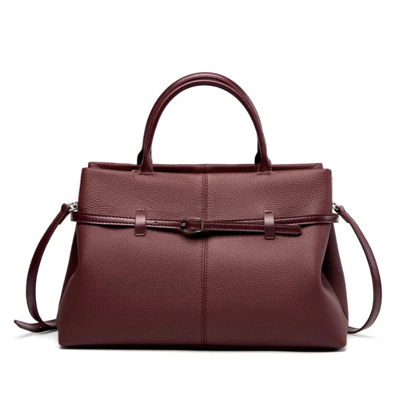 Sac à main cabas élégant en cuir grainé marron, avec bandoulière amovible, idéal pour femme active.