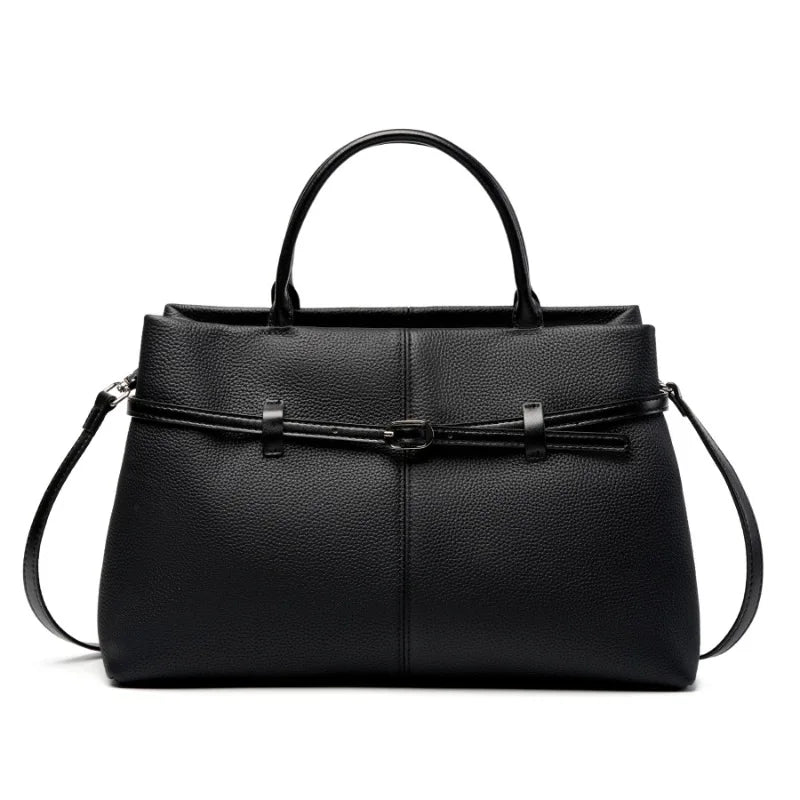 Sac cabas en cuir grainé rose poudré, élégant et féminin, avec une grande capacité de rangement.