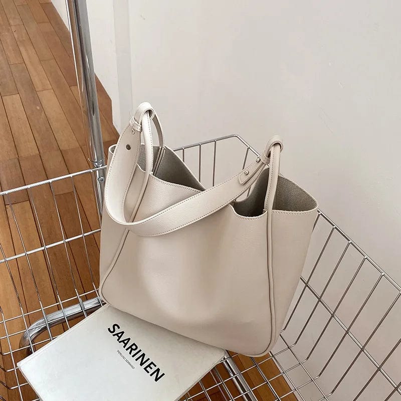 Sac femme fourre-tout pratique en cuir vegan noir, design intemporel, pour le bureau ou les courses.