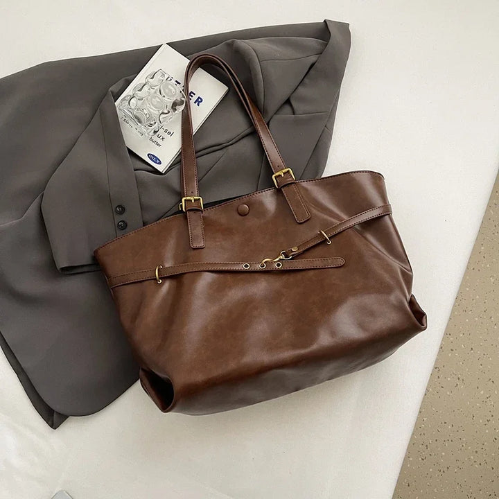 Grand sac cabas noir femme en similicuir résistant pour lycée, études. Sac épaule chic et spacieux.