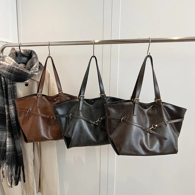 Sac étudiant grand cabas noir en similicuir, parfait pour cours et lycée. Accessoire mode femme élégant.
