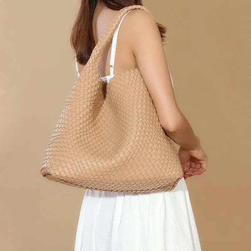 Sac cabas tressé en similicuir marron clair, parfait pour femme, avec anses robustes pour épaule.