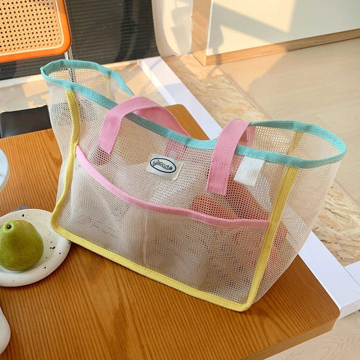 Sac de plage rose pratique pour femmes, style maille mode, idéal pour transporter maillot, serviette et affaires de piscine.