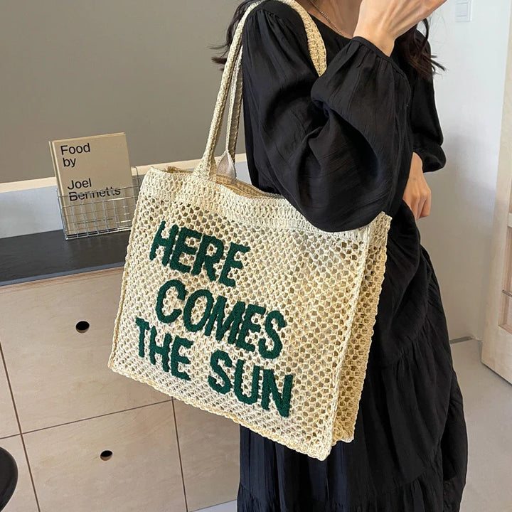 Grand sac de plage en paille beige pour femmes, idéal pour les vacances d'été