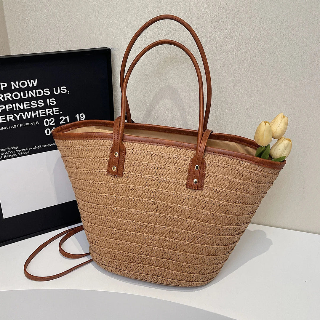 Sac de ville et de plage Simona beige, grand et chic, avec texture paille et finitions similicuir.