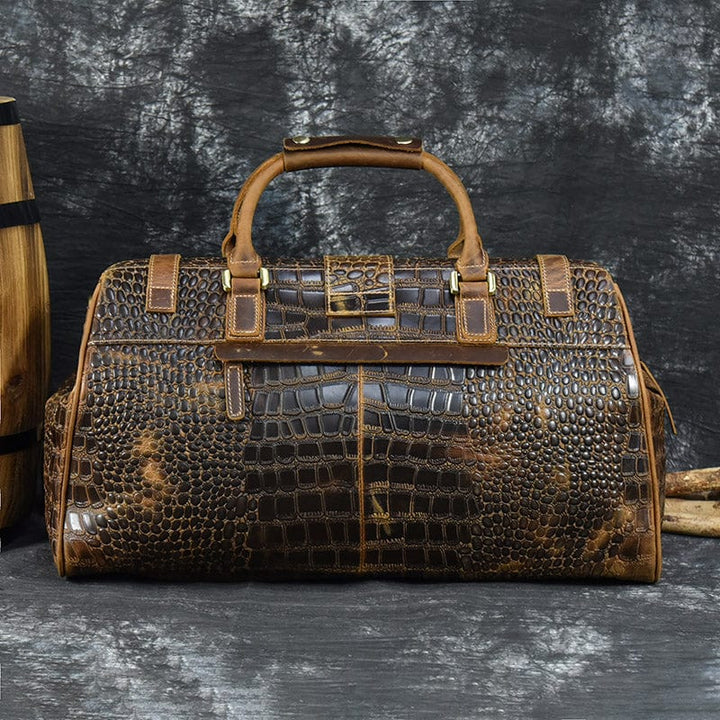 Sac en cuir véritable homme, motif crocodile. Bandoulière ajustable. Confort et style garantis.