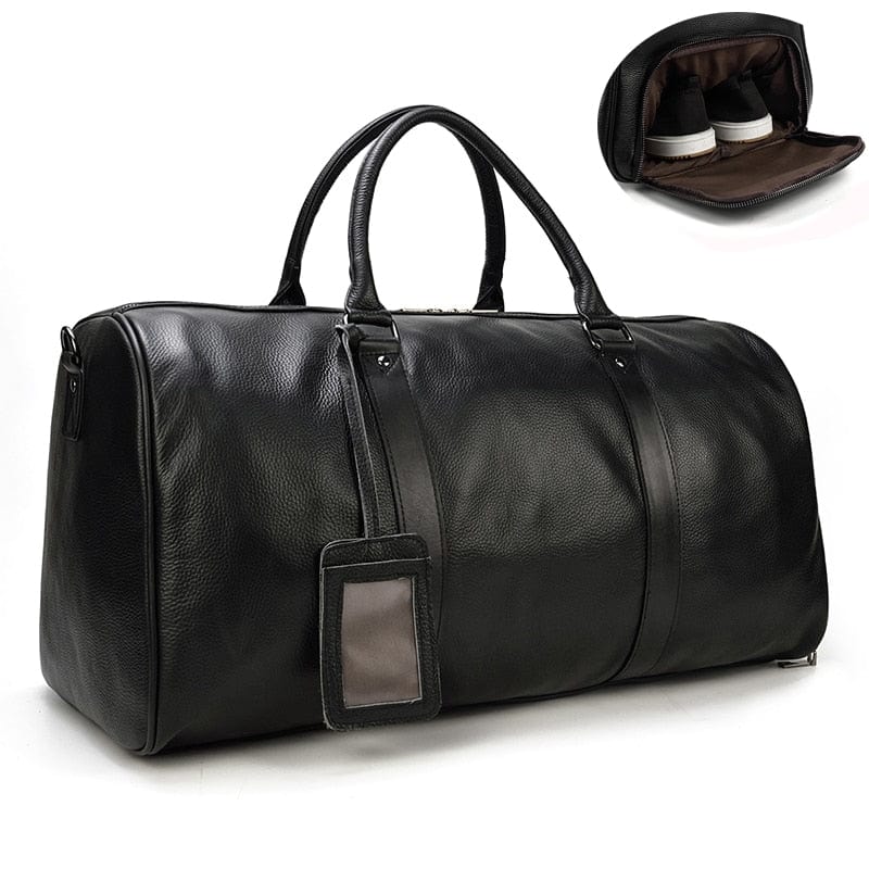 Grand sac de voyage élégant en cuir véritable pour femme, vue de face, poignées robustes, design chic.