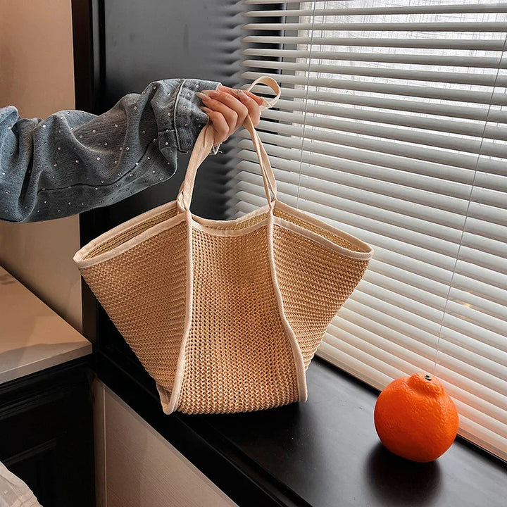 Grand sac de plage Hélios en paille avec anses robustes, conçu pour les femmes en été