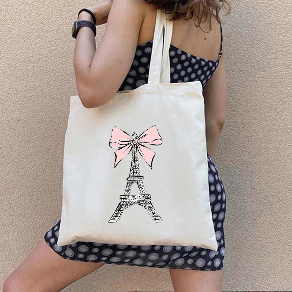 Sac de plage femme toile motif Tour Eiffel, parfait pour un style parisien décontracté