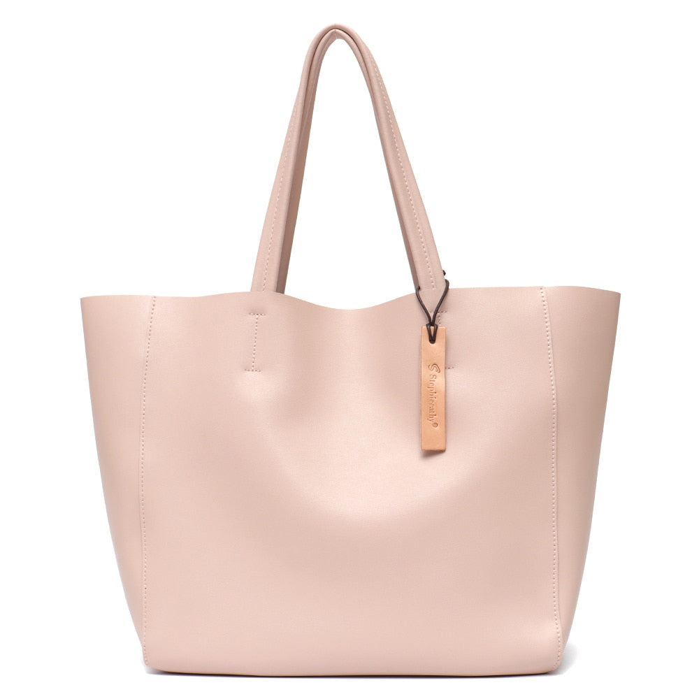 Accessoire de mode essentiel : grand sac à main en cuir véritable pour la femme active.