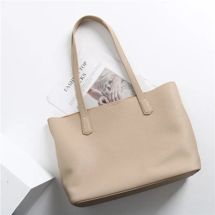 Sac cabas femme grand format couleur abricot, en cuir grainé, idéal pour usage quotidien.