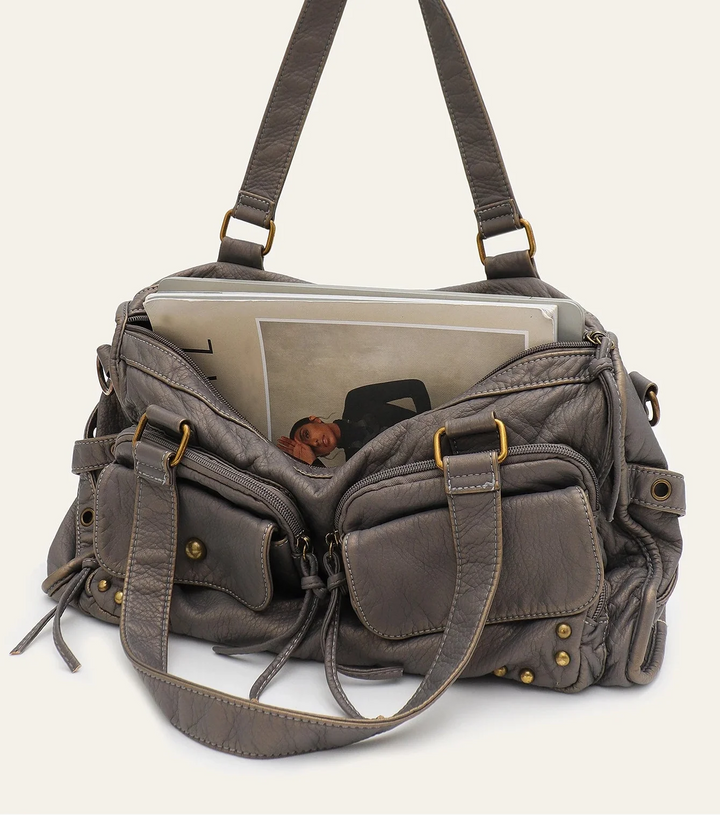 Sac à main femme chic et tendance en cuir synthétique gris. Grand sac élégant XL pour la mode femme et les cours.