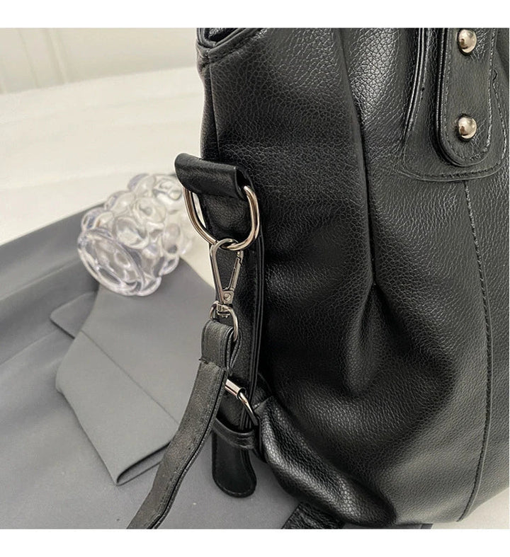 Sac bandoulière cuir femme, style décontracté chic, offrant une grande capacité.