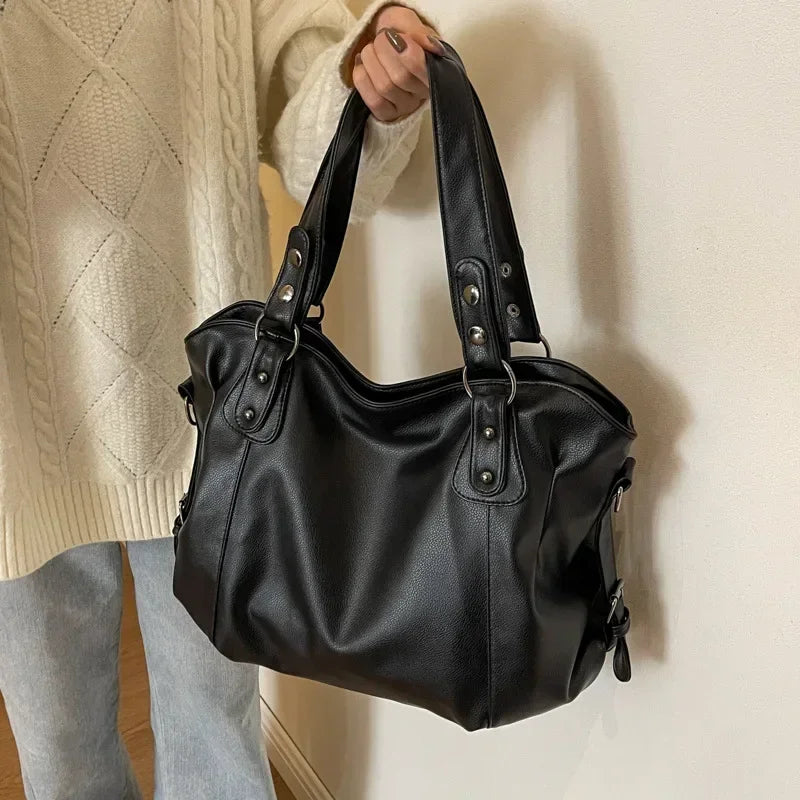 Sac à main femme élégant en cuir souple, parfait pour toutes occasions.