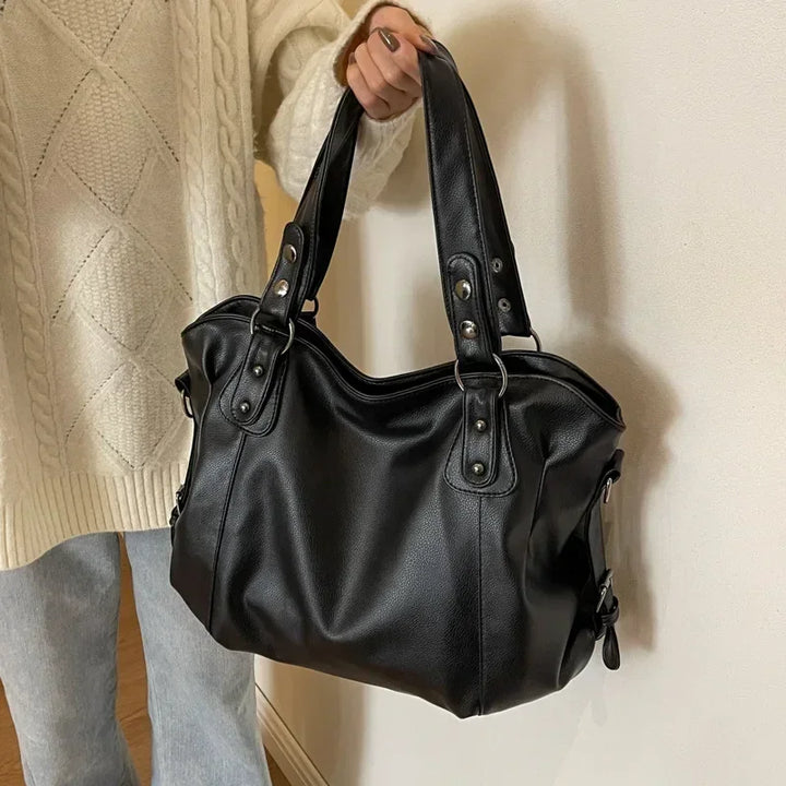 Sac à main femme élégant en cuir souple, parfait pour toutes occasions.