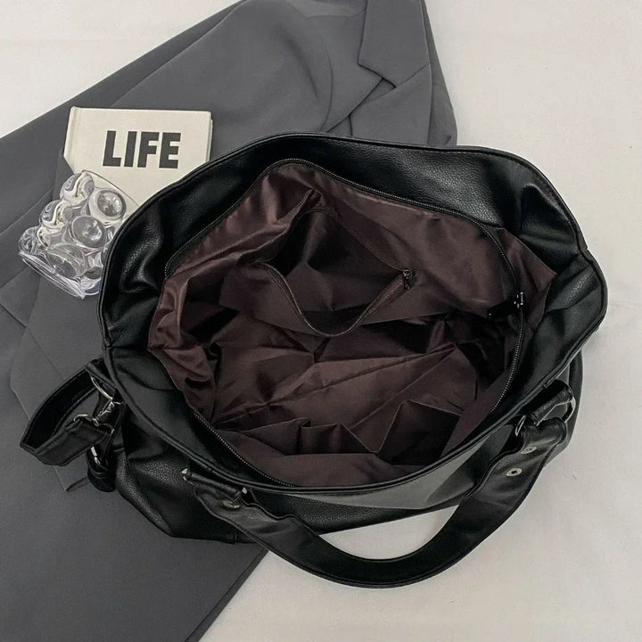 Sac à main pour femme en cuir de qualité, spacieux et polyvalent.