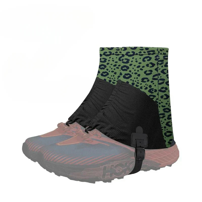 Guêtres de randonnée légères, anti-sable, en tissu noir respirant, avec fermeture éclair et bande auto-agrippante.