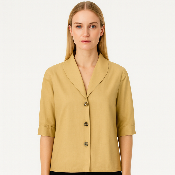 Top femme moderne avec un détail subtil, parfait pour un look mode polyvalent et chic.