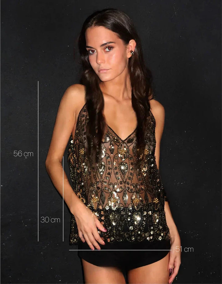 Top femme luxueux, orné de détails sophistiqués. Un vêtement élégant pour toute occasion, confort garanti.