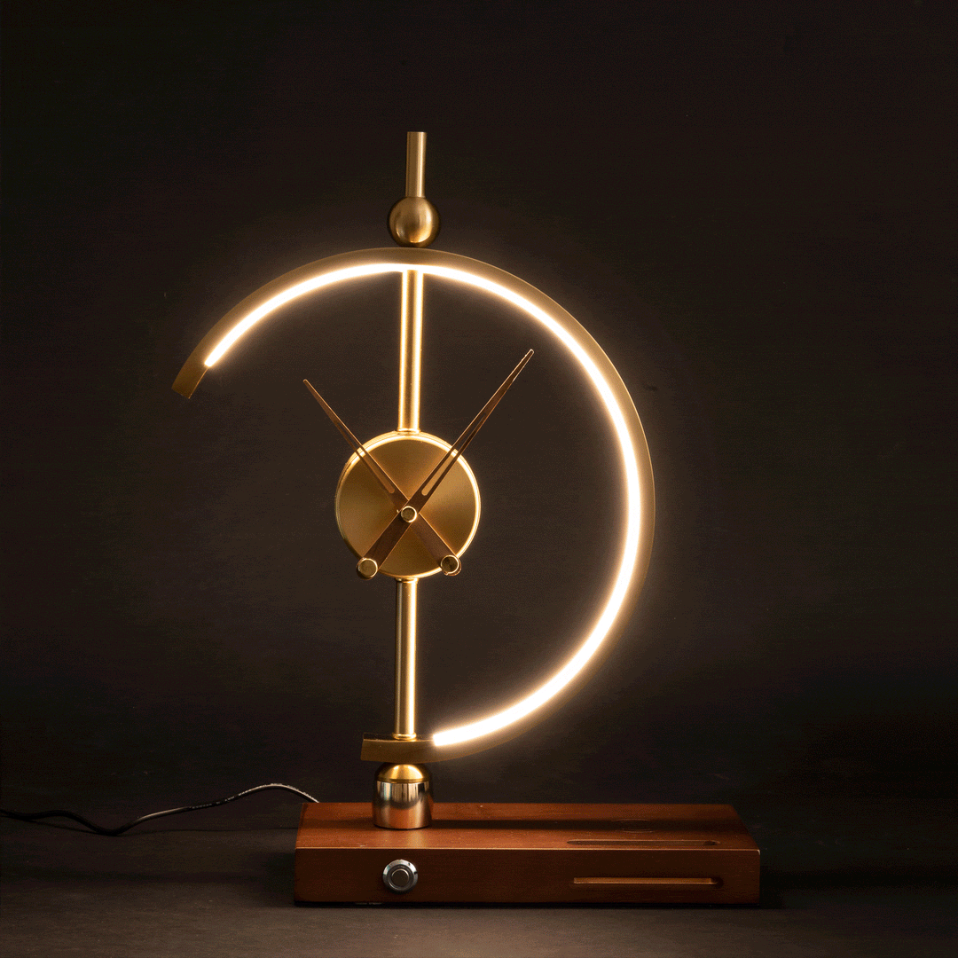 "Horloge-lampe moderne avec design élégant, LED éco et chargeur sans fil intégré, idéale pour salon ou bureau."