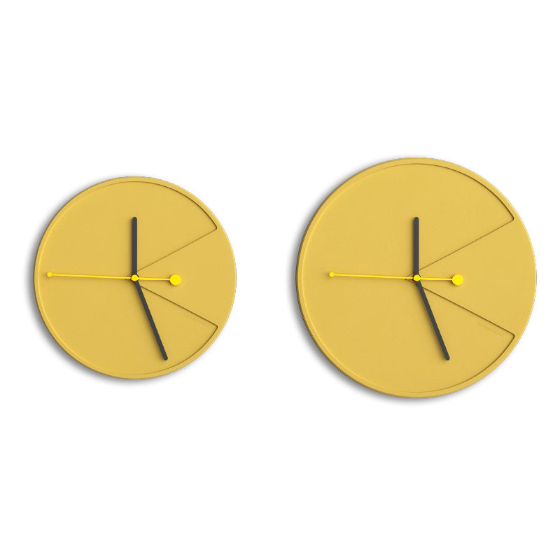 Horloge murale 3D design moderne, couleur jaune ciment. Décoration intérieure élégante et silencieuse.