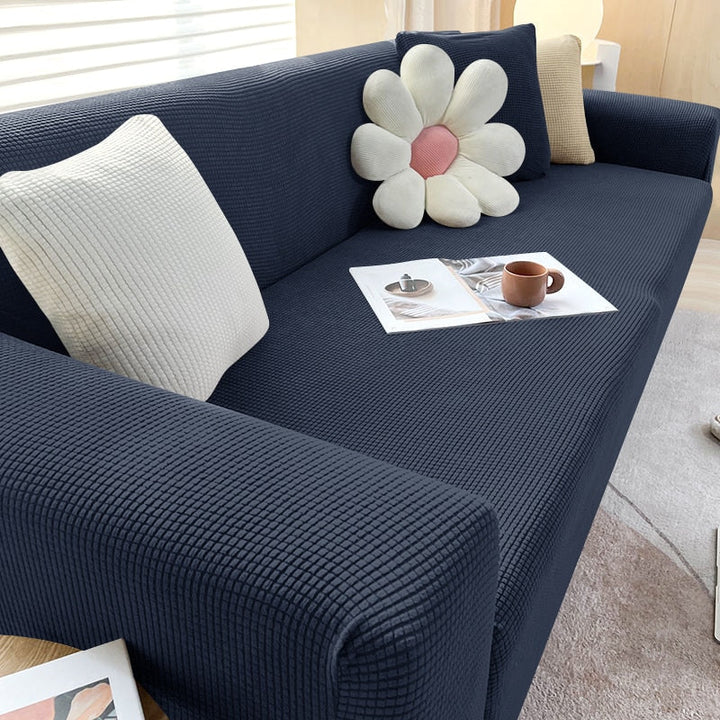 Housse de canapé extensible beige avec motif élégant et design antidérapant, disponible en plusieurs tailles pour salons mode