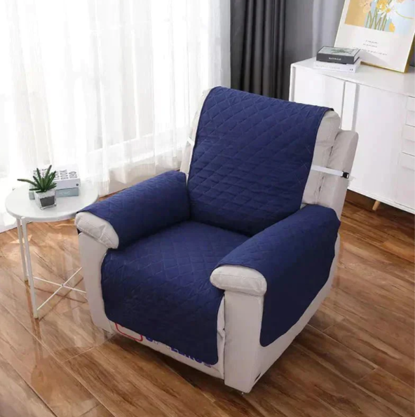 Housse de fauteuil élastique ajustable, couleur neutre, protège et embellit votre mobilier avec style et confort.
