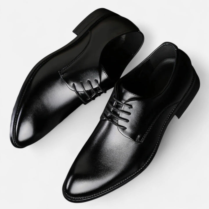 Confortables chaussures Derby homme en cuir marron, style classique et polyvalent pour toute garde-robe.