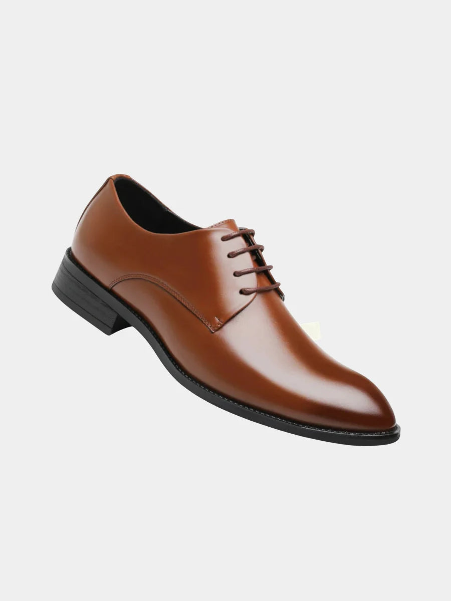 Derby homme en cuir souple marron, alliant confort et style classique pour le quotidien.
