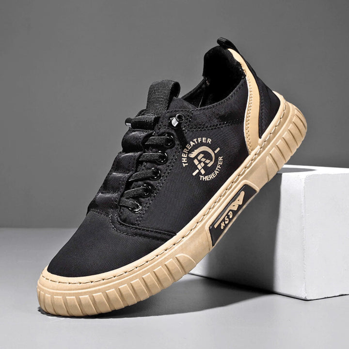 Chaussures homme sport-loisir, sneaker légère parfaite pour la marche urbaine et le style décontracté estival.