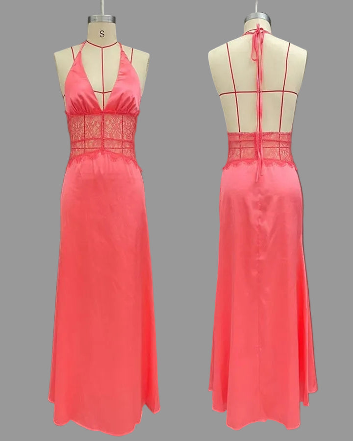 Robe longue femme moderne et élégante en satin, col halter et fente. Idéale pour une tenue de soirée chic et estivale.