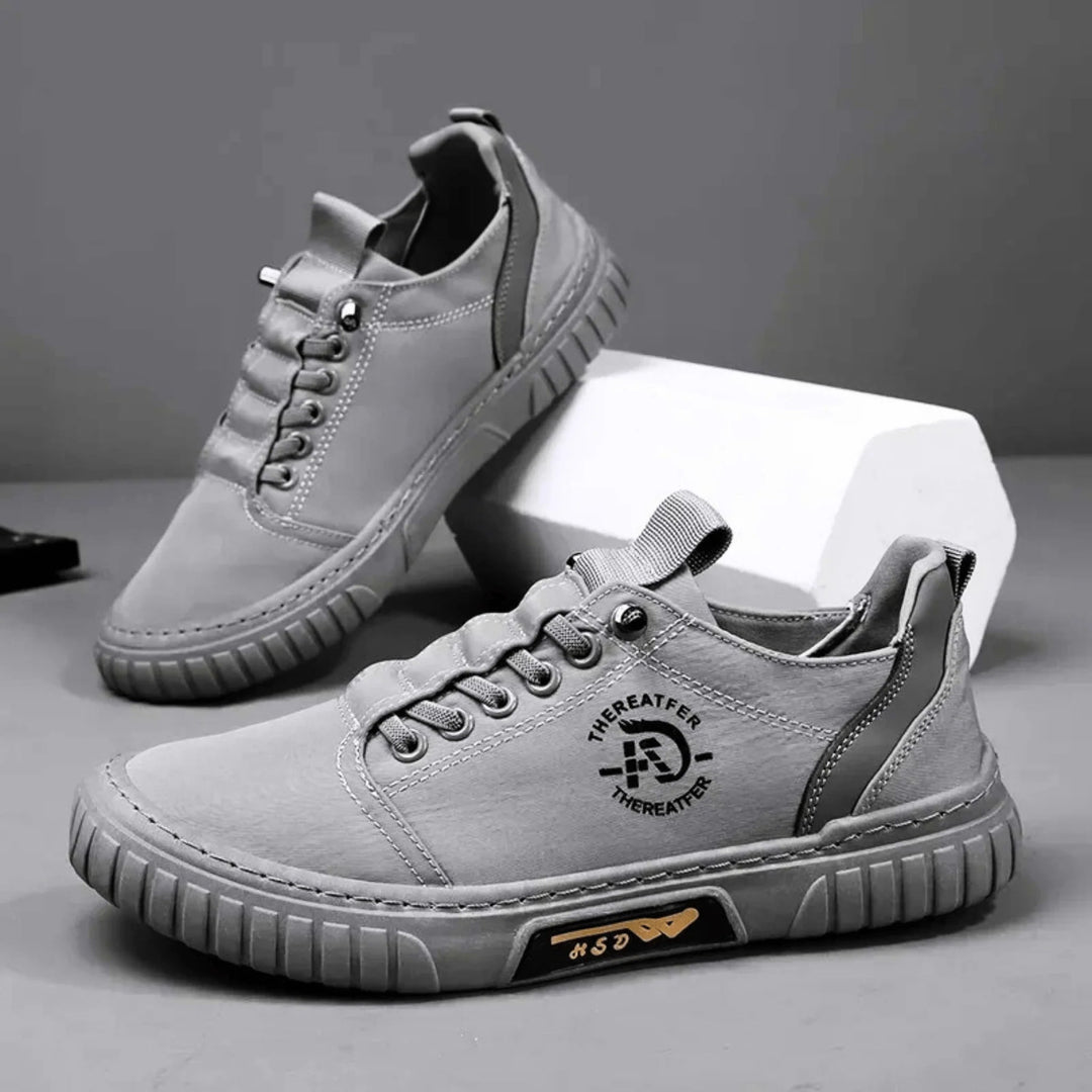 Sneaker homme respirante à tige légère, offrant un confort optimal pour activités quotidiennes et urbaines.
