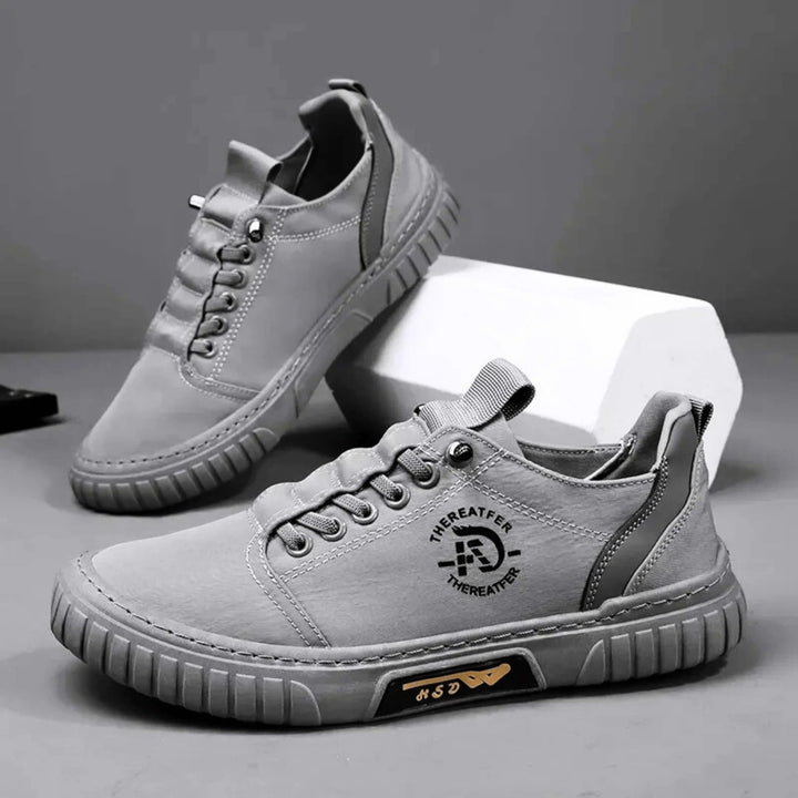 Sneaker homme respirante à tige légère, offrant un confort optimal pour activités quotidiennes et urbaines.