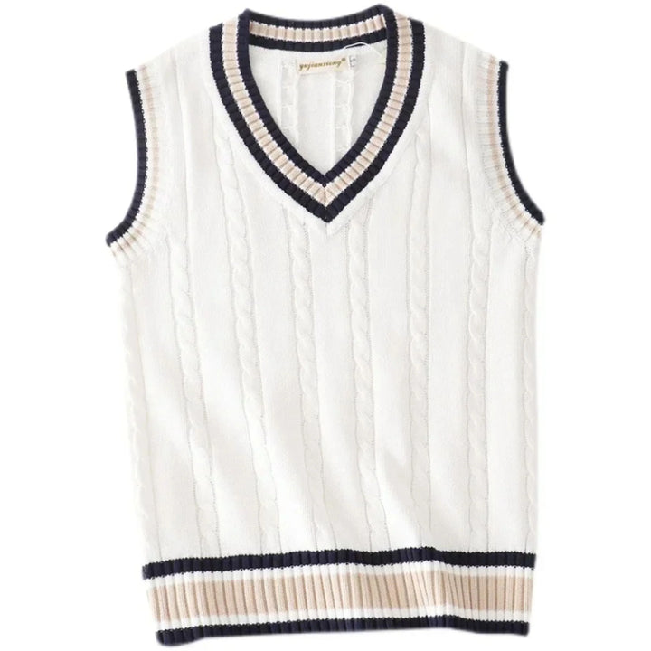 "Image d'un gilet homme V-Ausschnitt bleu marine, sans manches, en tricot épais, parfait pour un style classique et chaud."