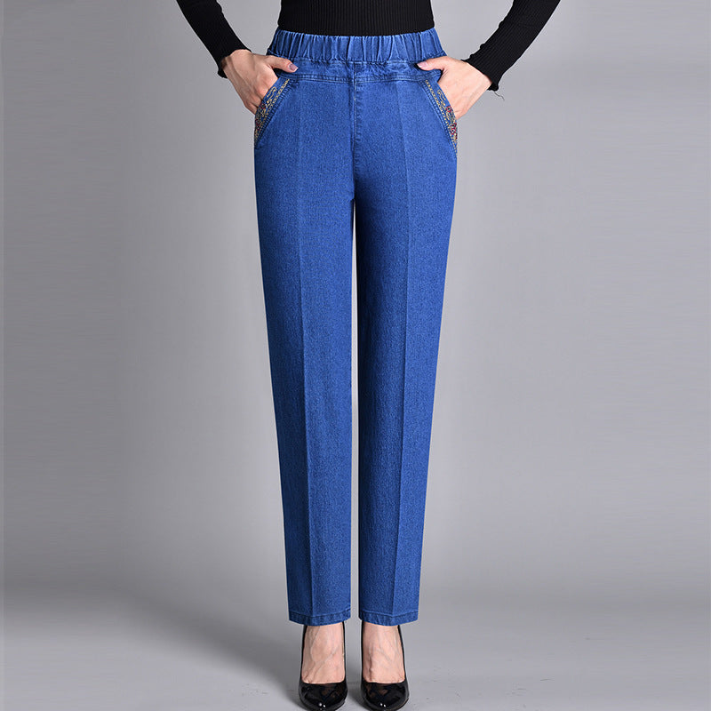 Jean femme coupe droite bleu, taille élastique, poches pratiques. Pantalon confortable pour mode décontractée.