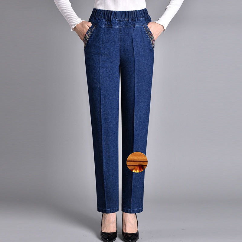 Jean femme noir, coupe droite classique. Taille élastique discrète, poches pratiques. Look décontracté chic.