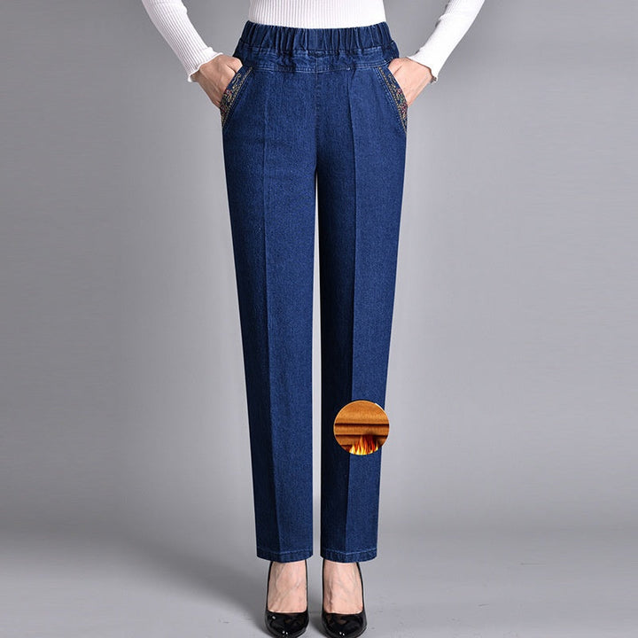 Jean femme noir, coupe droite classique. Taille élastique discrète, poches pratiques. Look décontracté chic.