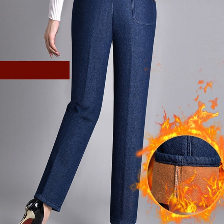 Jean femme confortable, coupe droite, taille élastique. Disponible en bleu et noir, idéal pour un style décontracté.