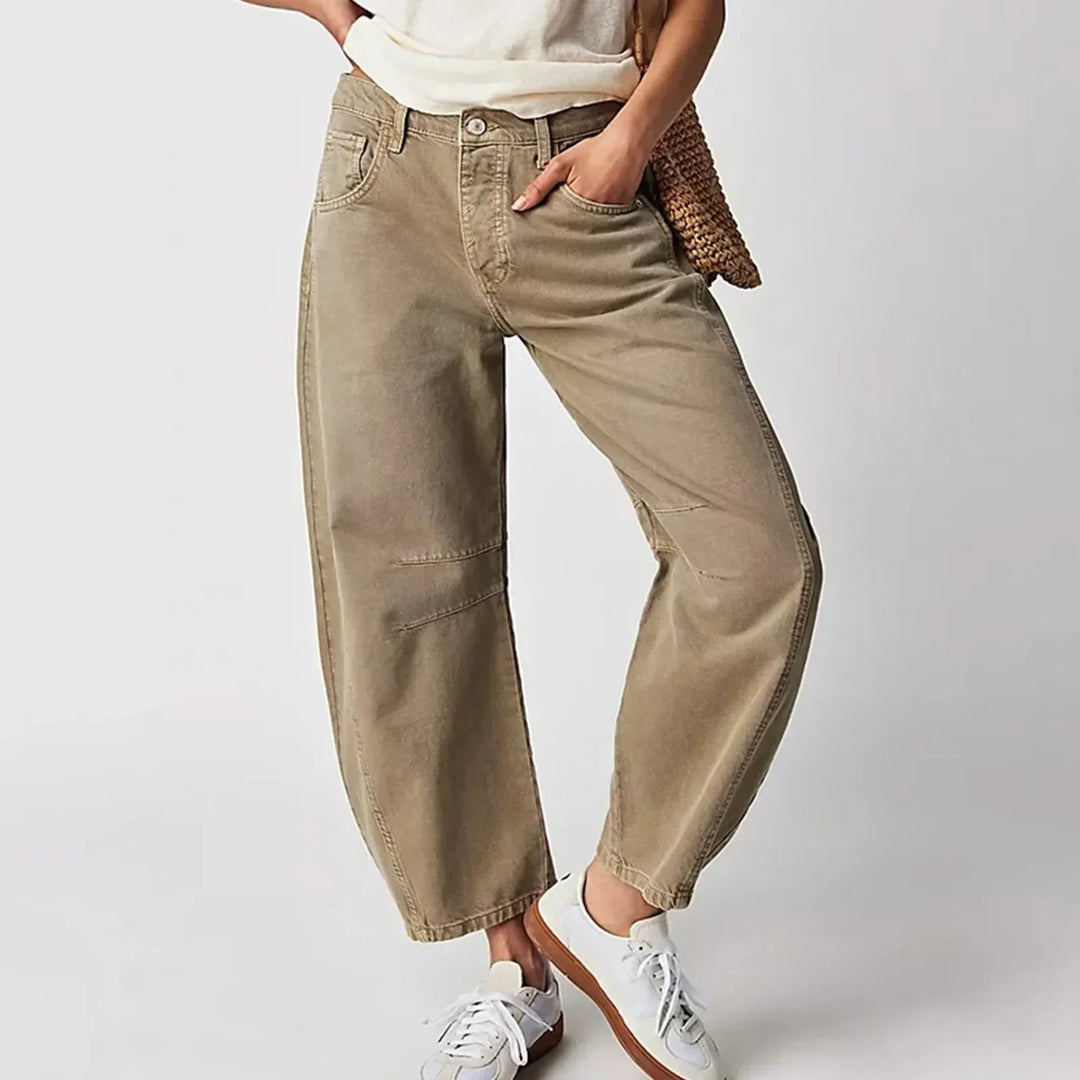Jean large femme élégant, confort coton doux, coupe flatteuse, coloris bleu, style moderne polyvalent pour toutes occasions.