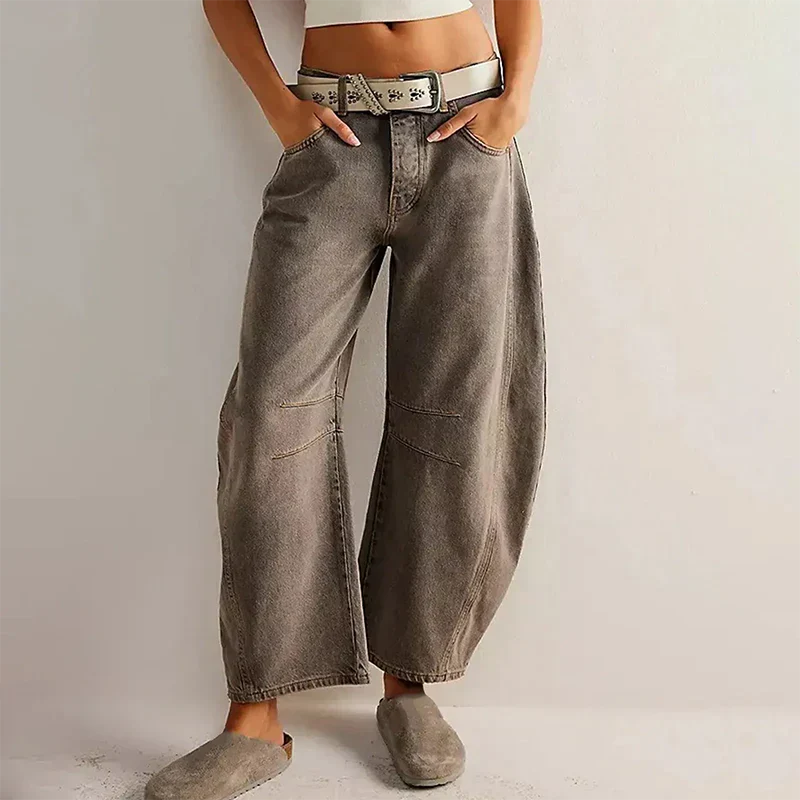 Jean large femme élégant, confort coton doux, coupe flatteuse, coloris bleu, style moderne polyvalent pour toutes occasions.