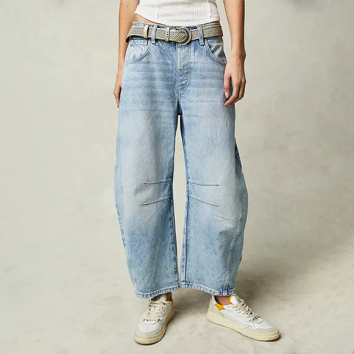 Jean large femme élégant, confort coton doux, coupe flatteuse, coloris bleu, style moderne polyvalent pour toutes occasions.