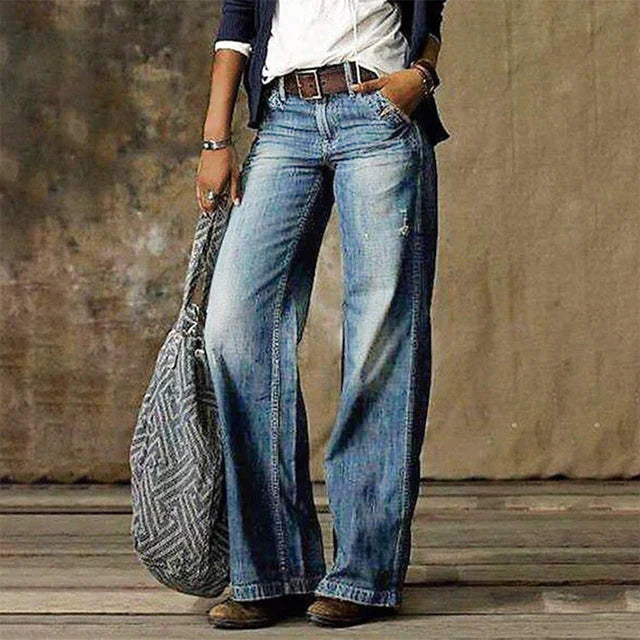 Jeans femmes denim coupe ajustée, élégant et moderne. Parfait pour un style unique et chic.