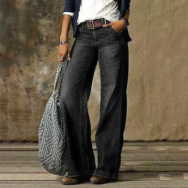 Jeans femme style unique, chic et confortable. Ce pantalon en denim ajusté est un essentiel mode féminine.