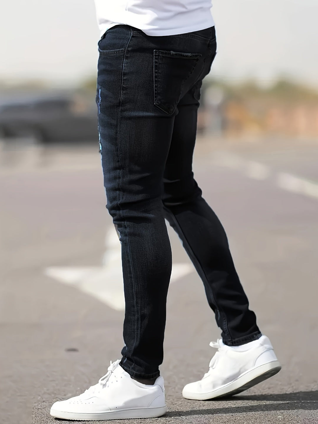 Jeans homme slim-fit, denim stretch résistant, parfait pour un style casual moderne.