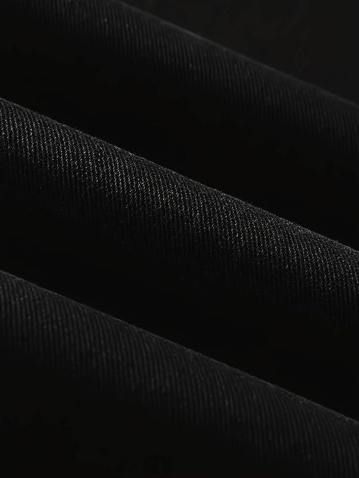 Jean slim-fit stretch pour homme, couleur denim classique, polyvalent et chic.