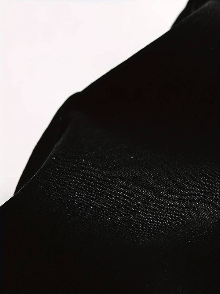 Denim stretch pour jeans homme slim-fit, assure confort et élégance moderne.